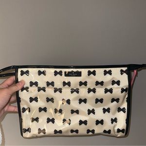 Kate spade tuxedo heddy makeup bag